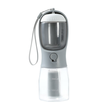 Tragbare Hundeflasche 3-in-1 – Für Wasser, Futter & Hundekotbeutel – Ideal für Reisen & Spaziergänge.