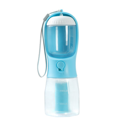 Tragbare Hundeflasche 3-in-1 – Für Wasser, Futter & Hundekotbeutel – Ideal für Reisen & Spaziergänge.