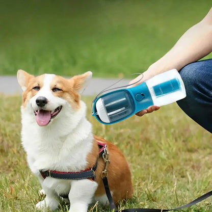 Tragbare Hundeflasche 3-in-1 – Für Wasser, Futter & Hundekotbeutel – Ideal für Reisen & Spaziergänge.